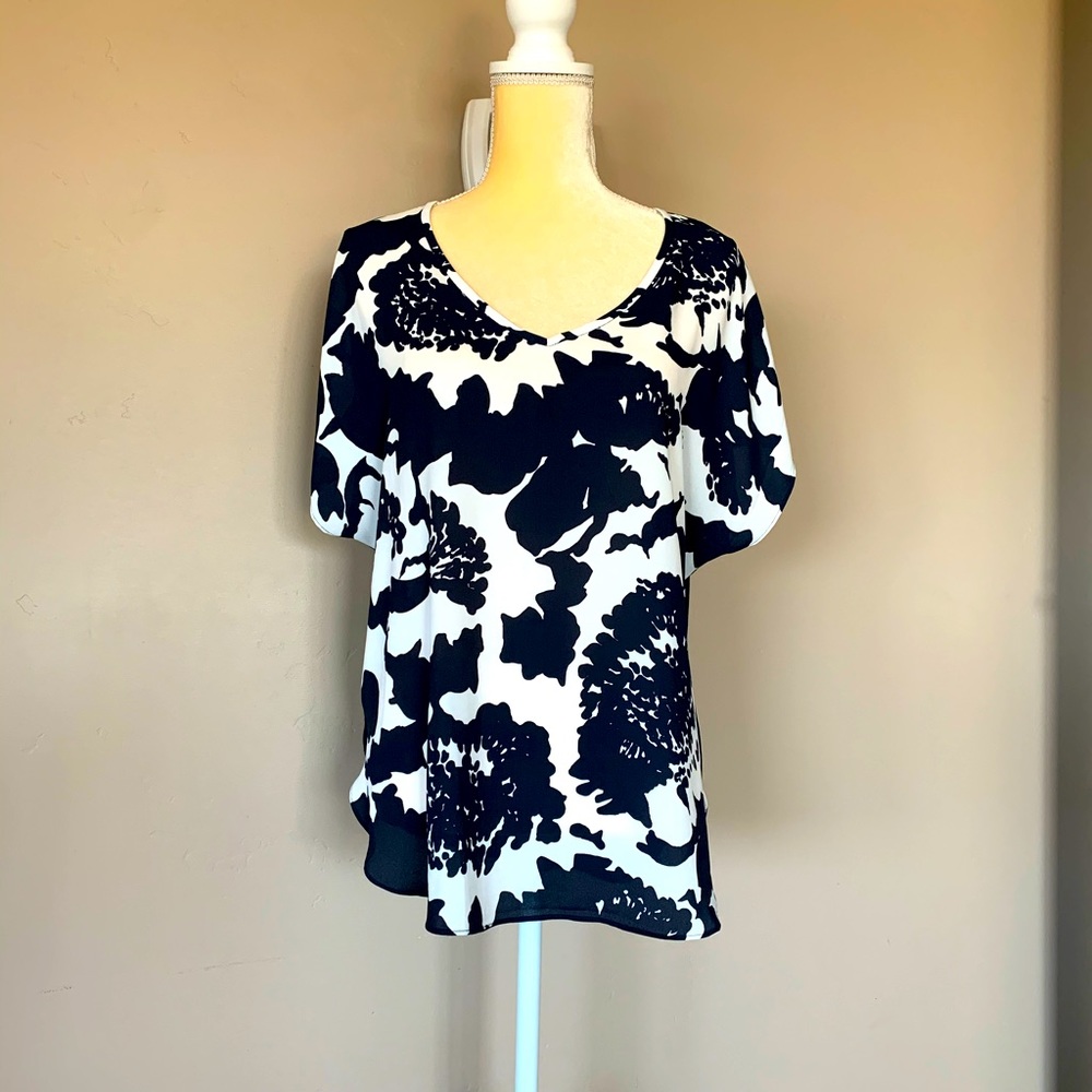 Ann Taylor Loft Navy and white floral top Large